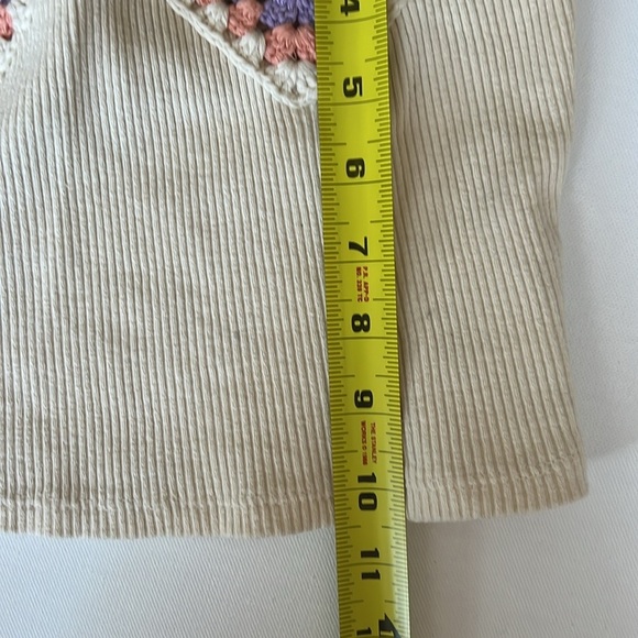 Zara Women's Crochet Granny Square Crop Tank Top - Picture 4 of 6